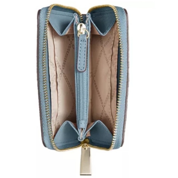 Michael Kors

Pebble Leather Zip-Around - Picture 2 of 3